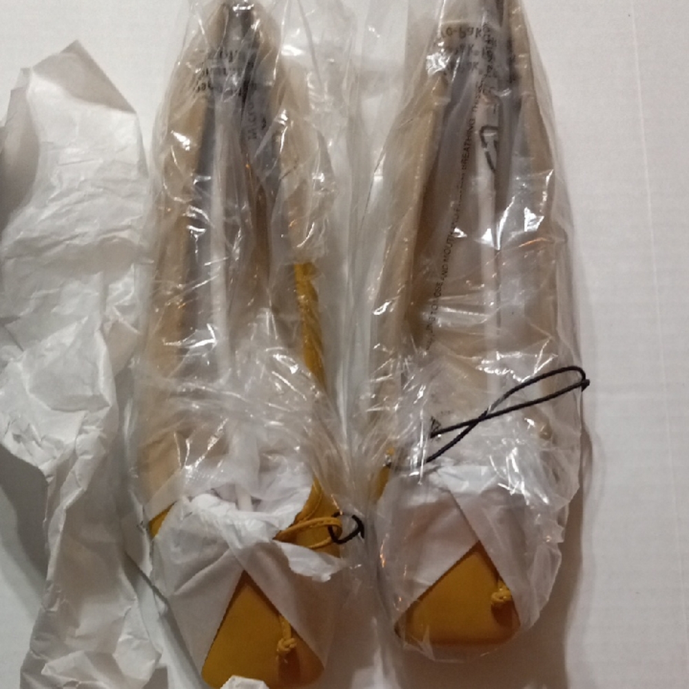 Liz Claiborne Yellow Women's Flats